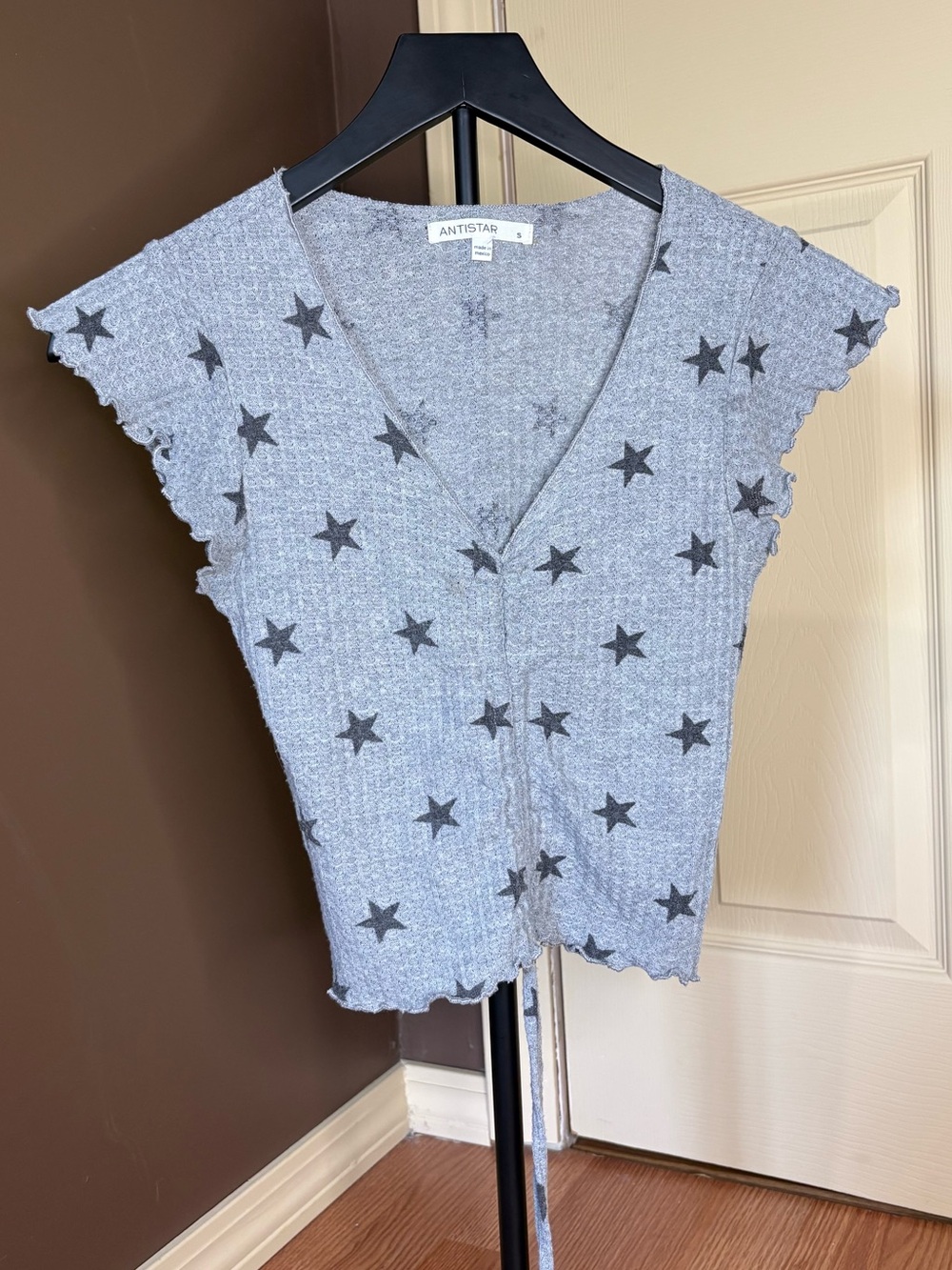 Antistar Light Gray Star-Print V-Neck Crop Top of